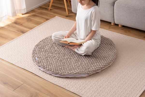 冷感ラウンドサンドクッション 接触冷感 ポップコーン生地 アイボリー 白 白色 クッション かわいい おしゃれ 韓国インテリア 北欧風 北欧 もちもち 夏 ひんやり ニュアンスカラー くすみカラー ラウンド 丸型 丸 円形 直径100cm GLK-203