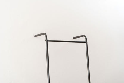 ポールハンガー 立てかけハンガー バスケット付き バスケット 立てかけ 壁面収納 洋服掛け 部屋干し かばん ぼうし 帽子 コート掛け キッズ 省スペース スチール