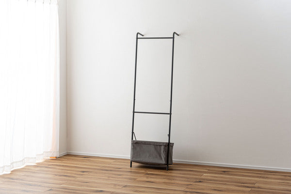 ポールハンガー 立てかけハンガー バスケット付き バスケット 立てかけ 壁面収納 洋服掛け 部屋干し かばん ぼうし 帽子 コート掛け キッズ 省スペース スチール